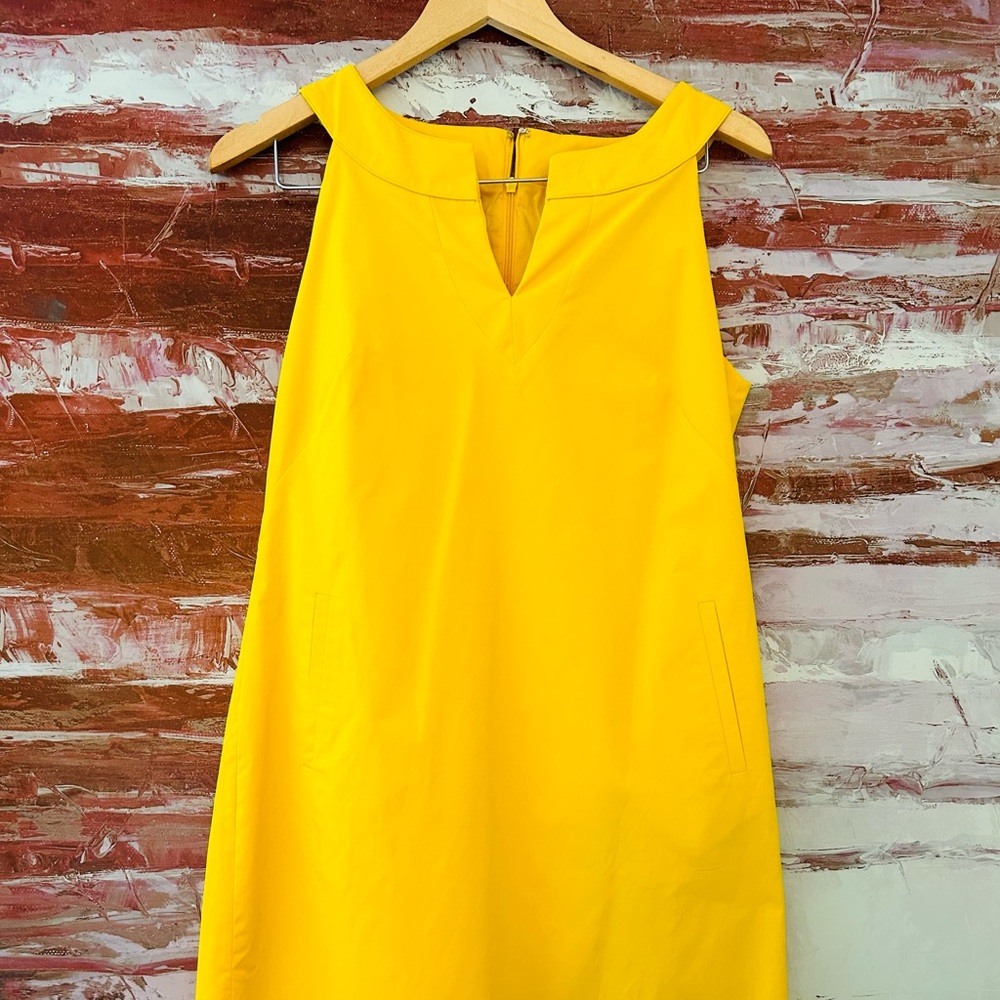 Yellow Banana Republic dress with side pockets. Excellent condition!